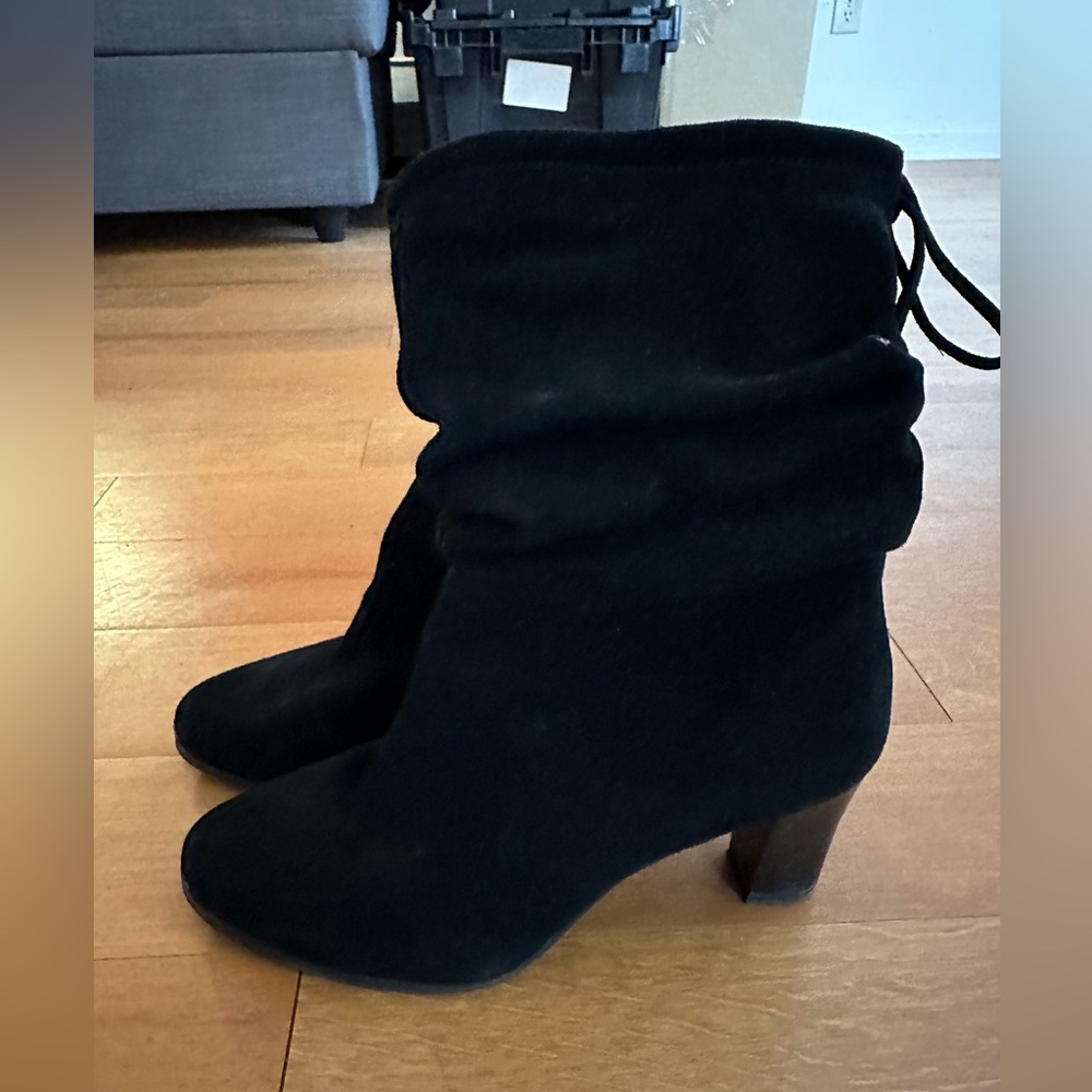 Blondo size 7 black heeled suede ankle boots